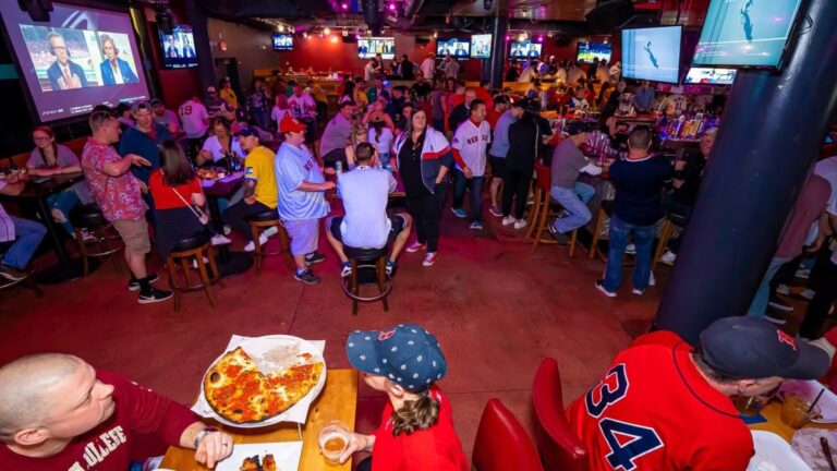 Sports bars Boston - 15 best places in Downtown, Back Bay, North End and more!
