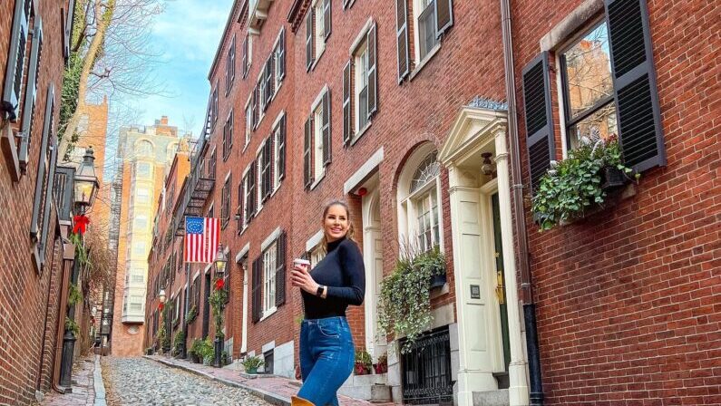 Instagrammable places in Boston | Acorn Street