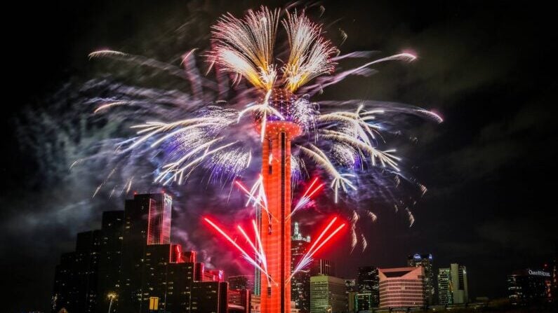 Dallas Fireworks New Years Eve 2024 - Where to Watch, When & More! 2 Dallas Fireworks New Year's Eve 2024 | Lone Star NYE fireworks